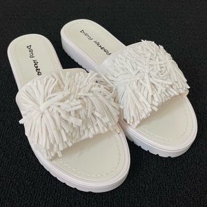 New Dirty Laundry Slide Sandals - Size 7